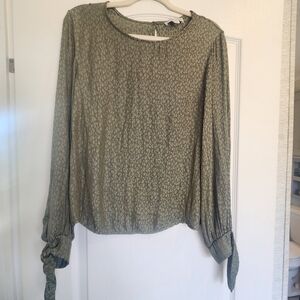 She + Sky Sage Leopard-Print Long Sleeve Blouse with Tie Cuffs M Euc